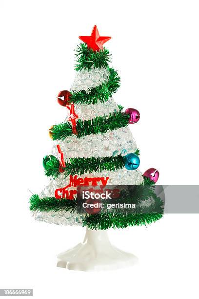 Árbol De Navidad De Plástico Foto de stock y más banco de imágenes de Plástico - Plástico, Reciclaje, Árbol de navidad
