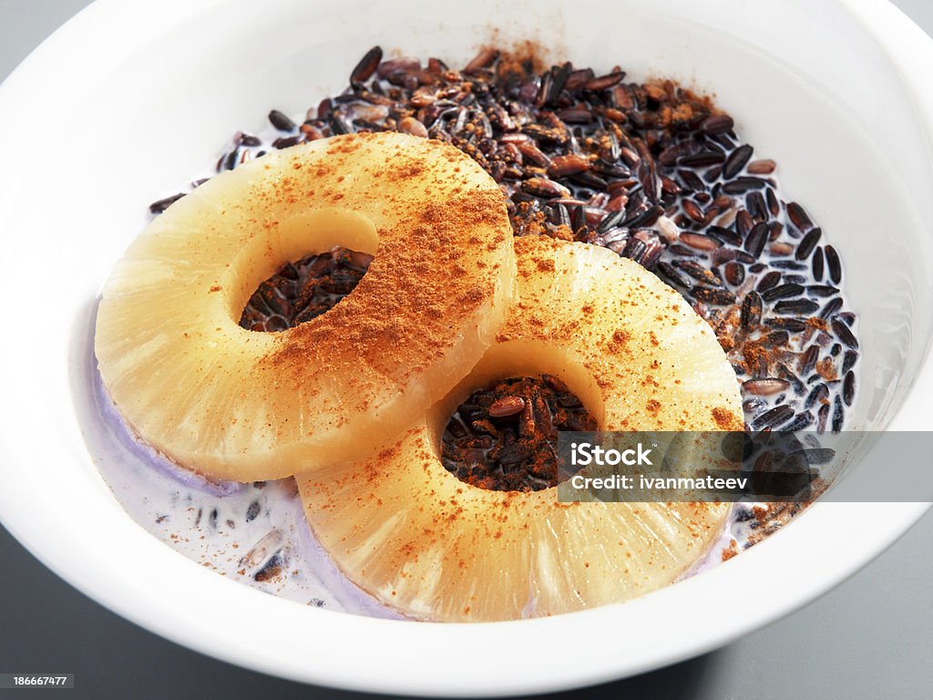 Arroz salvaje con leche y piña - Foto de stock de Alimento libre de derechos