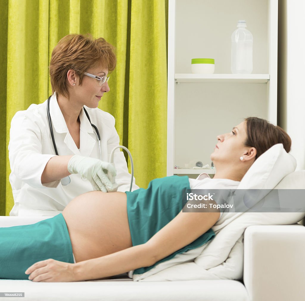 Esame a ultrasuoni - Foto stock royalty-free di 30-34 anni