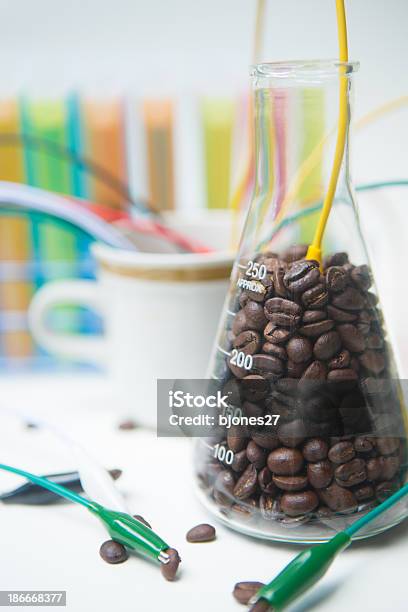 Café La Ciencia Foto de stock y más banco de imágenes de Alimento - Alimento, Bebida, Blanco - Color