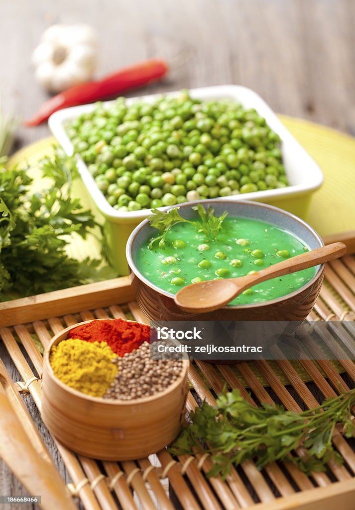 Sopa de ervilhas verdes frescas - Foto de stock de Alimentação Saudável royalty-free