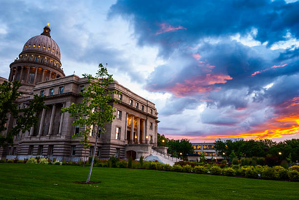 nascer do sol em capitólio do estado de idaho, boise - idaho state capitol imagens e fotografias de stock