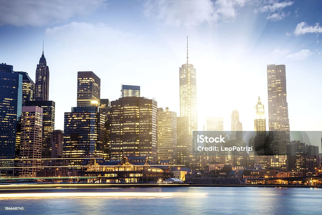 Vue sur Manhattan et la lumière du soleil dans le dos - Photo de New York City libre de droits