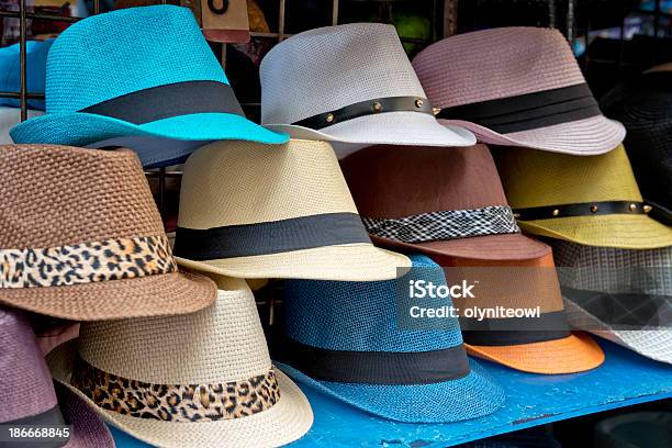 Photo libre de droit de Chapeaux banque d'images et plus d'images libres de droit de Chapeau - Chapeau, Chapeau de soleil, Chapeau melon