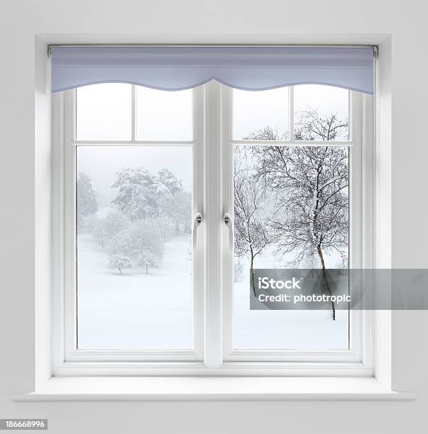 Winterblick Durch Weiße Fenster Stockfoto und mehr Bilder von Fenster - Fenster, Schnee, Winter