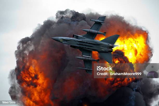 Foto de Jet Combate e mais fotos de stock de Ataque Aéreo - Ataque Aéreo, Bater, Avião de Combate