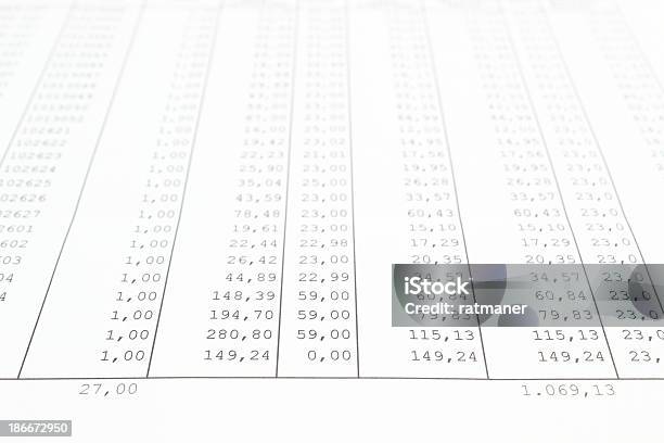 Primer Plano Del Informe De Datos De Negocios Foto de stock y más banco de imágenes de Analizar - Analizar, Crecimiento, Datos