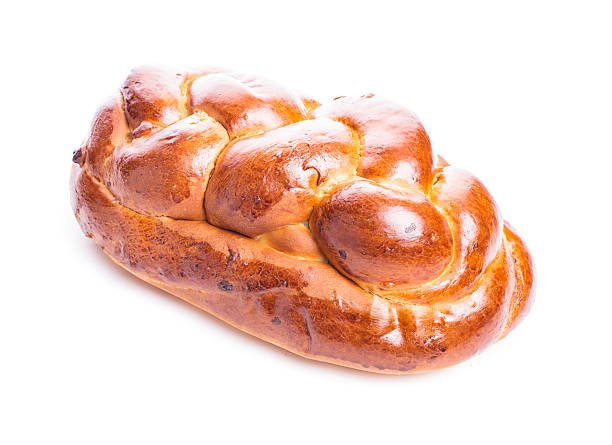 istock Fresh loaf of challah 186675031