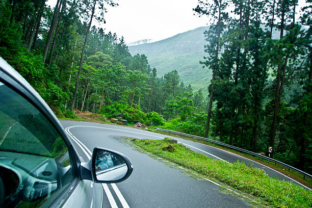 sharp road curva-nuwaraeliya, sri lanka - lanka fotografías e imágenes de stock