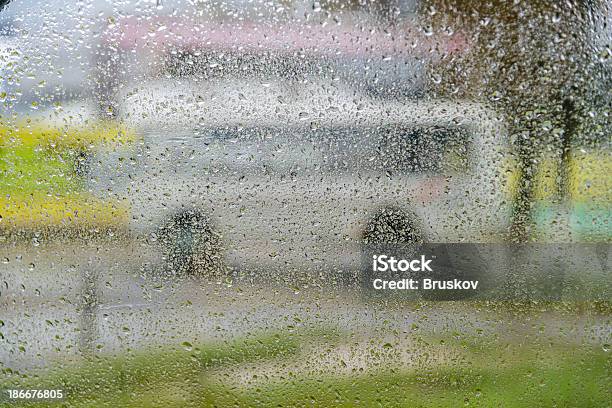 Pioggia Sul Vetro - Fotografie stock e altre immagini di Ambientazione esterna - Ambientazione esterna, Astratto, Autunno