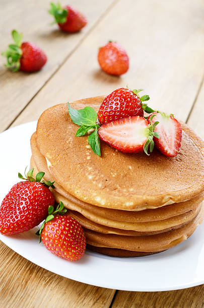 istock Ready to eat pancakes with strawberry 186678109