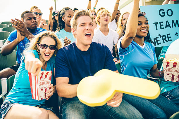 fãs da torcida em eventos esportivos - american football football food snack - fotografias e filmes do acervo