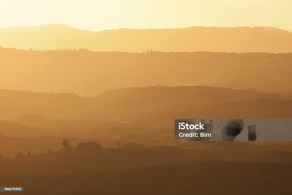 Hügelige Landschaft bei Sonnenuntergang, Toskana, Italien - Lizenzfrei Anhöhe Stock-Foto