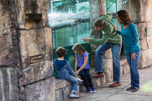 istock Family at the zoo 186679994