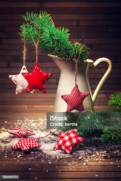 Composición Con Una Jarra De Navidad Foto de stock y más banco de imágenes de Abeto - Abeto, Abeto Picea, Anticuado