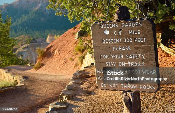 Foto de Placa De Trilha Bryce Canyon Utah e mais fotos de stock de Bryce Canyon - Bryce Canyon, Parque Nacional de Bryce Canyon, Queen's Garden