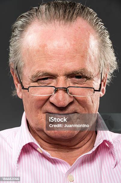 Senior Hombre Foto de stock y más banco de imágenes de 60-64 años - 60-64 años, 60-69 años, Adulto