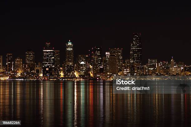 Panoramę Seattle Na Zachód - zdjęcia stockowe i więcej obrazów Bez ludzi - Bez ludzi, Fotografika, Horyzontalny