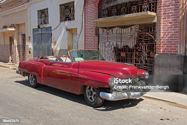 Red Old Convertable Aluguer - Fotografias de stock e mais imagens de 1950-1959 - 1950-1959, 1960-1969, América Latina