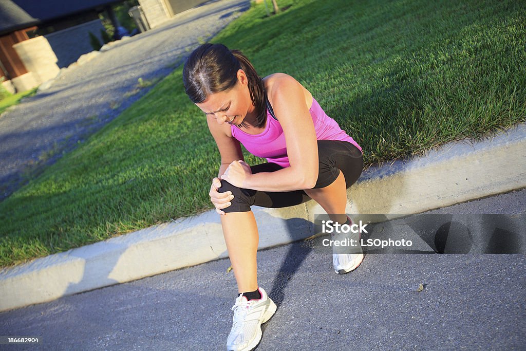 Zdrowie Kobiety-Sport kolana Problem - Zbiór zdjęć royalty-free (30-34 lata)