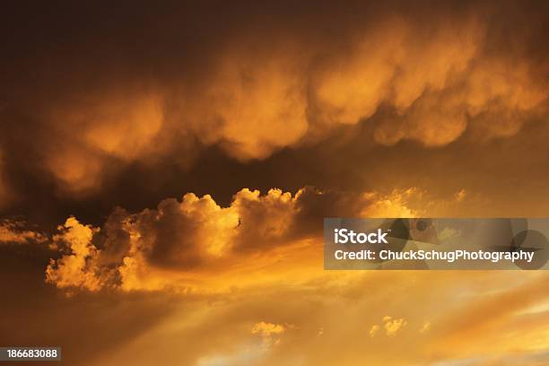 Mammatus Monsoon Nubes De Tormenta Al Atardecer Foto de stock y más banco de imágenes de Aire libre - Aire libre, Altostrato, Anochecer