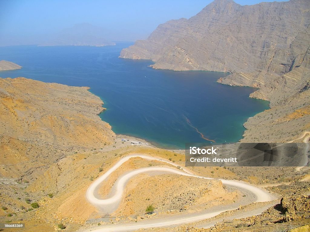 Plage entouré de Hill & Mountain, Oman - Photo de Asie de l'Ouest libre de droits