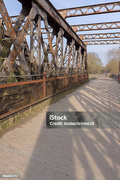 Ponte - Fotografie stock e altre immagini di Abbandonato - Abbandonato, Acciaio, Angolo - Forma