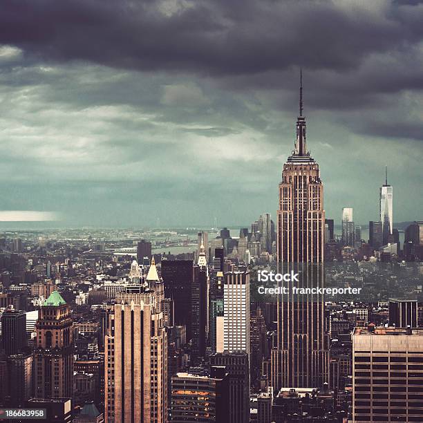 Horizonte De La Ciudad De Nueva York En Manhattan Foto de stock y más banco de imágenes de Aire libre - Aire libre, Arquitectura exterior, Ciudad