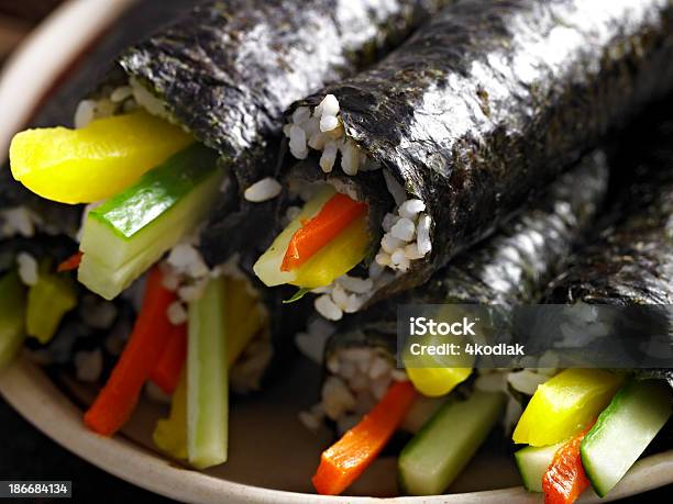 Foto de Casa Feita De Sushi e mais fotos de stock de A Vapor - A Vapor, Alimentação Saudável, Arroz - Alimento básico