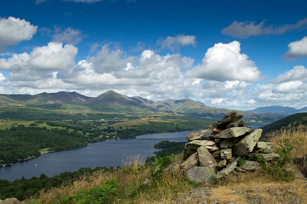 view of coniston water - old man of coniston foto e immagini stock