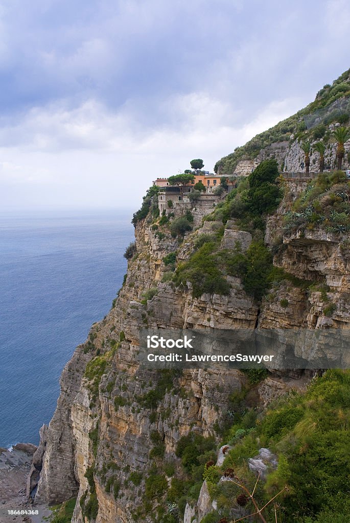 Scogliera di Sorrento Italia - Foto stock royalty-free di Ambientazione esterna