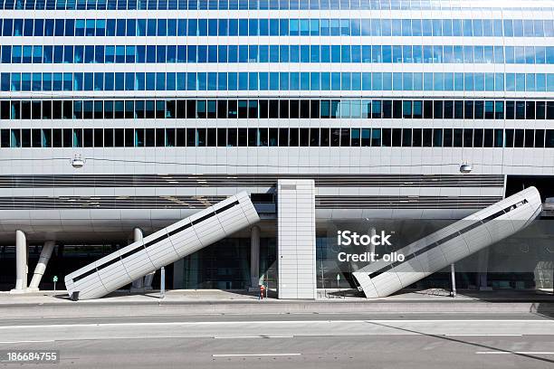 이 Squaire 프랑크푸르트 공항 사무실용 빌딩에 대한 스톡 사진 및 기타 이미지 - 사무실용 빌딩, 입구-건축물 특징, 0명