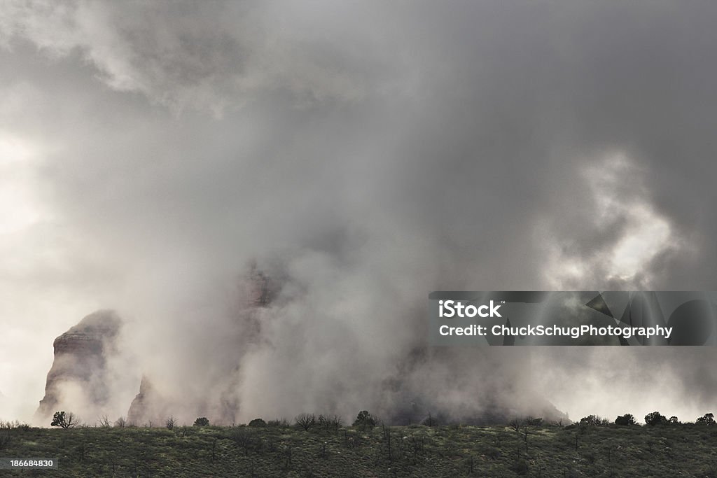 モンスーン霧の砂漠の嵐の景観 - かすみのロイヤリティフリーストックフォト
