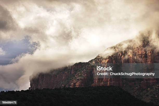 Foto de Nuvens De Tempestade De Montanha Selvagem e mais fotos de stock de Afloramento - Afloramento, Ambiente dramático, Arizona
