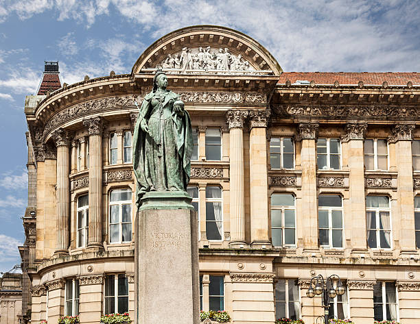 виктория королевы статуя и совет дом, бирмингем - birmingham west midlands town hall uk стоковые фото и изображения