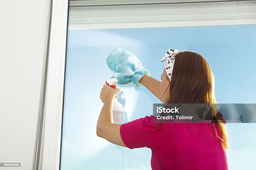 Очистка окон - Стоковые фото В помещении роялти-фри