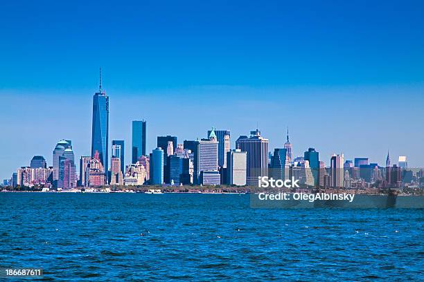 Skyline Di New York City E Il World Trade Center Nel Centro Di Manhattan - Fotografie stock e altre immagini di Acqua