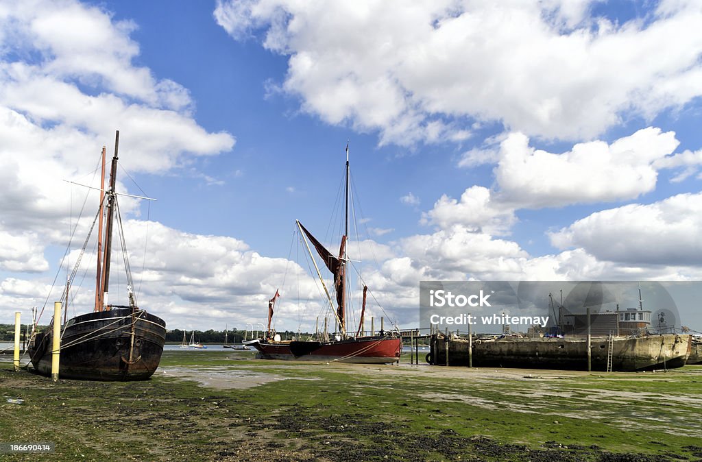 Orwell mud con barcos multifilar - Foto de stock de Agua libre de derechos