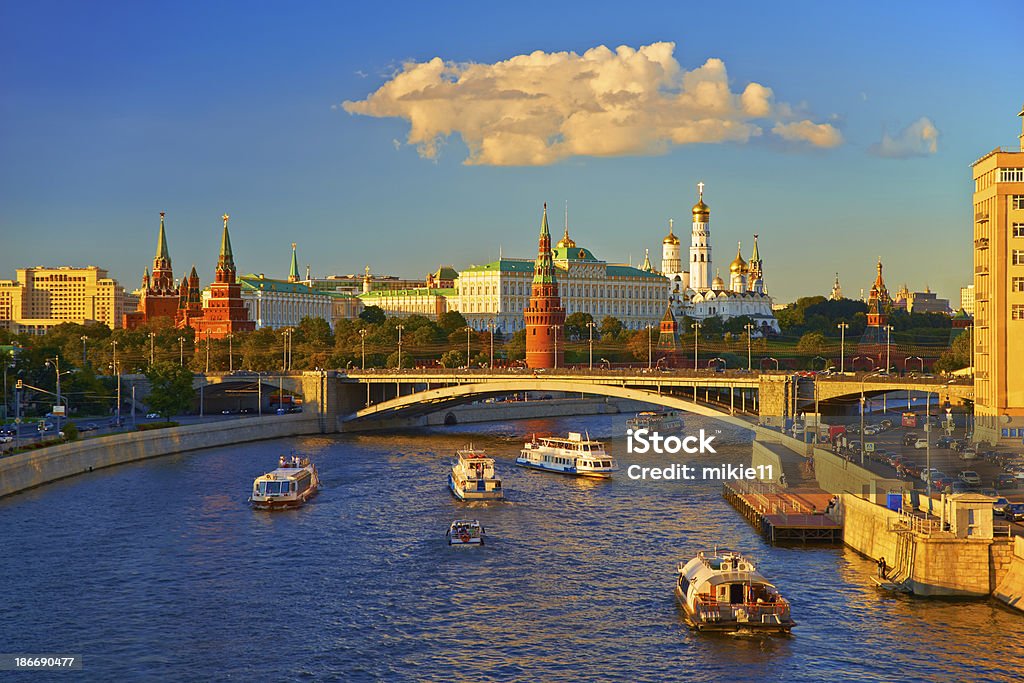 Moscou Kremlim e embankment. - Foto de stock de Arcaico royalty-free