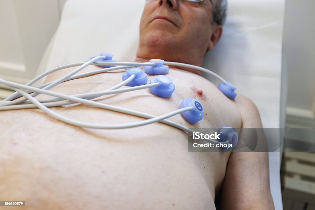 Electrocardiography.senior no médico e enfermeiro ECG de gravação - Foto de stock de Derrame Cerebral royalty-free