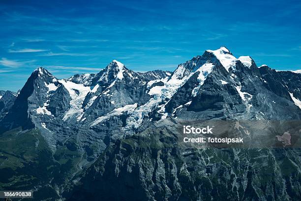 Paisaje De Montaña Foto de stock y más banco de imágenes de Aire libre - Aire libre, Alpes Bernese, Alpes Europeos