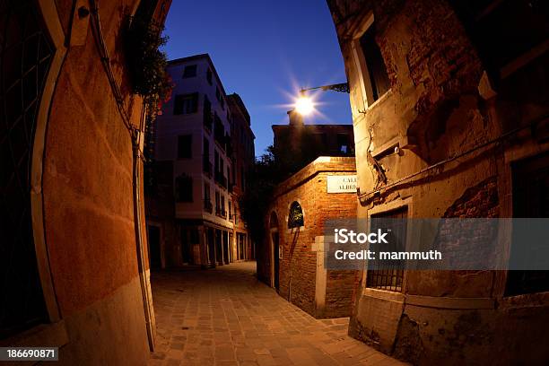 Noche En Venecia Foto de stock y más banco de imágenes de Aire libre - Aire libre, Calle, Ciudad