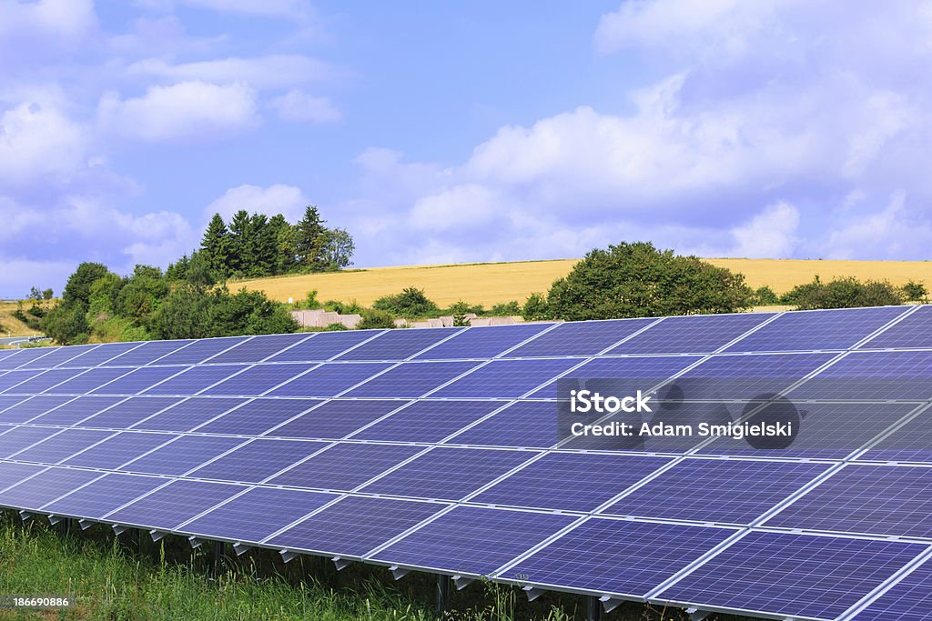 Солнечная энергия - Стоковые фото Ландшафтный сад роялти-фри