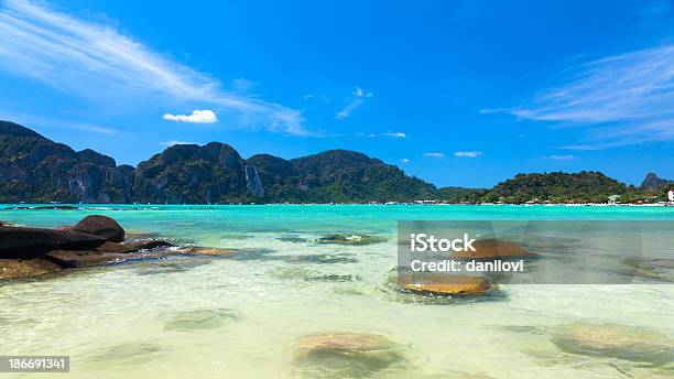 Koh Phi Phii Don Tailândia - Fotografias de stock e mais imagens de Ao Ar Livre - Ao Ar Livre, Arquipélago, Azul
