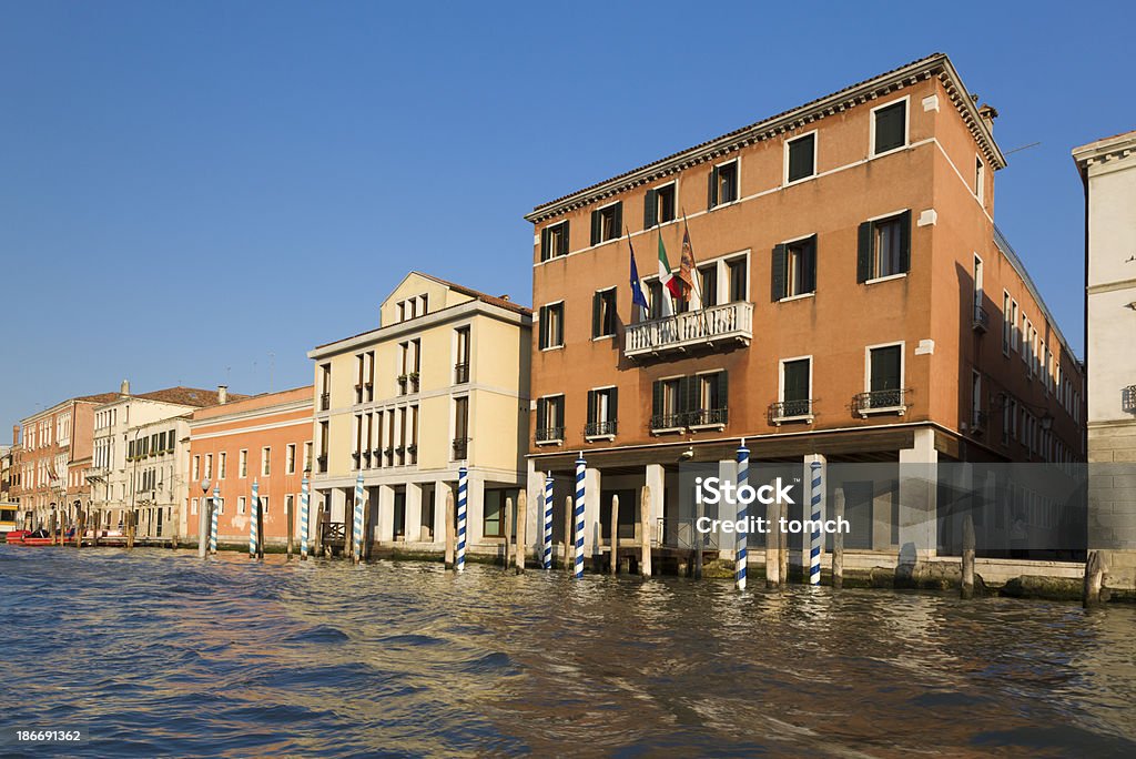 Edifici lungo il Canal Grande - Foto stock royalty-free di Ambientazione esterna