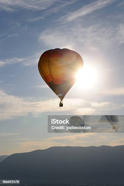 Balon Na Ogrzane Powietrze - zdjęcia stockowe i więcej obrazów Balon na ogrzane powietrze - Balon na ogrzane powietrze, Fotografika, Latać