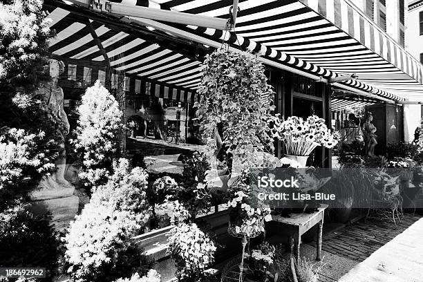 Foto de Flor Shopblack E Branco e mais fotos de stock de Abundância - Abundância, Barraca, Barraca de Mercado