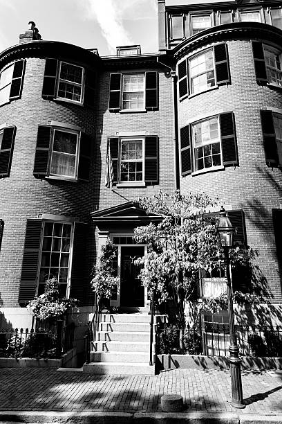 istock Brownstone, Boston. Black And White 186693011