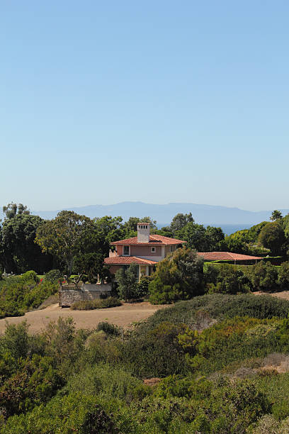 istock Luxury Home Pacific Ocean Catalina Island 186693078