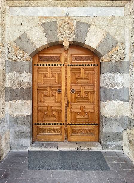 istock Old wooden door 186693401
